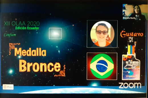 Imagem: Banner da OLAA 2020, com o texto "medalha de bronze", o rosto do estudante Gustavo Sobreira e a bandeira do Brasil (Imagem: Divulgação/OLAA 2020)