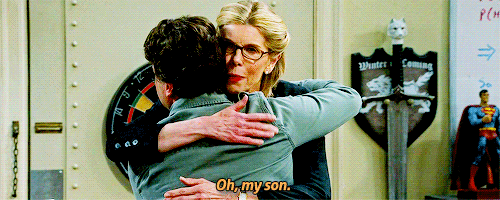 Animação mostra abraço entre o personagem Leonard e a mãe, na série Big Bang Theory
