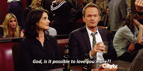 Personagem Barney, da série How I Met Your Mother, pergunta à personagem Robin se é possível amá-la mais