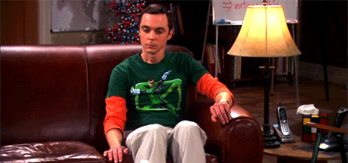 Animação mostra o personagem Sheldon, da série Big Bang Theory, sentado em seu lugar preferido no sofá