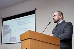 O palestrante José Renato de Oliveira apresentou ao público o programa Universidade e Inteligência (Unint).