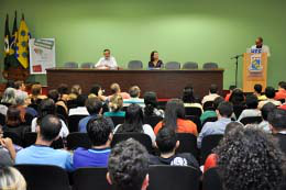 Imagem: Auditório ficou lotado durante a abertura do VI Encontro de Práticas Docentes, no Campus do Pici