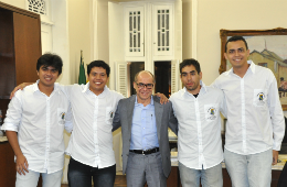 Imagem: O Reitor Jesualdo Farias recebeu os estudantes de Engenharia Metalúrgica na Reitoria