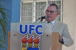 Imagem: O Vice-Reitor Henry Campos representa a UFC no evento (Foto: Jr. Panela)