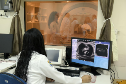 Imagem: Equipamento de ressonância magnética do Hospital Universitário Walter Cantídio