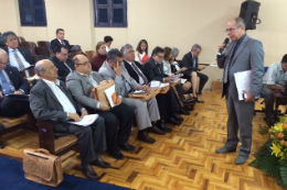 Imagem: Prof. Jesualdo Farias, presidente da Andifes, deu boas-vindas aos reitores presentes ao encontro (Foto: Jr. Panela)