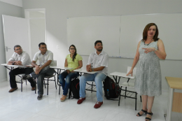 Imagem: Diretora Maria Elias recepciona alunos do Campus de Crateús (Foto: Juniel Vieira/Assessoria de Imprensa da Prefeitura de Crateús)