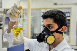 Imagem: Os laboratórios pesquisam sobre a produção de biocombustíveis e biolubrificantes (Foto: Ribamar Neto)