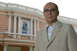 Imagem: Reitor da UFC, Prof. Jesualdo Farias