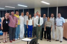 Imagem: Membros do curso de Odontologia da UFC e o coordenador Nacional de Saúde Bucal (Foto: Divulgação)