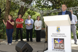 Imagem: Reitor Jesualdo Farias discursa na abertura dos Encontros Universitários