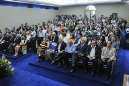 Imagem: O auditório da Reitoria ficou cheio durante a cerimônia (Foto: Ribamar Neto)