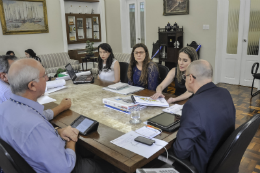 Imagem: Prof. Jesualdo Farias fez reunião acerca do processo de implantação do Parque Rachel de Queiroz (Foto: Ribamar Neto)
