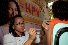 Imagem: Equipe da MEAC estuda relação do HPV com o câncer de mama (Foto: Rodrigo Nunes/MS)