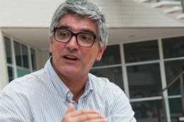 Imagem: O Prof. Rodrigo Cunha é pesquisador do Centro de Neurociências da Universidade de Coimbra (Foto: Viktor Braga/UFC)