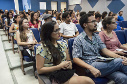 Imagem: Estudantes no Auditório José Albano