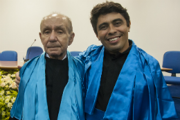 Imagem: Prof. Josué Mendes foi saudado pelo Pró-Reitor de Pesquisa e Pós-Graduação, Prof. Antonio Gomes (Foto: Viktor Braga)