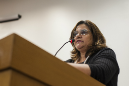 Imagem: A nova Pró-Reitora de Gestão de Pessoas, Profª Marilene Soares, discursa na solenidade