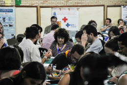 Imagem: Grupos de trabalho em sessão presencial do Programa FAIMER-Brasil