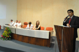 Imagem: Prof. Antônio Gomes de Souza Filho reforçou a importância da especialização na formação profissional (Foto: Divulgação)