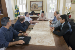 Imagem: O encontro com os secretários estaduais durou toda a manhã, no Gabinete do Reitor (Foto: Jr. Panela/UFC)
