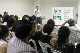 Imagem: Prof. Manoel Andrade, coordenador do PRECE, falou sobre o programa aos professores (Foto: Divulgação/PRECE)