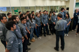 Imagem: Estudantes recebem orientação durante estágio na CSP (Foto: Viktor Braga)