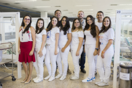 Imagem: Parte da equipe de professores e bolsistas da Odontologia (Foto: Ribamar Neto/UFC)