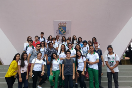 Imagem: Estudantes de Pacajus visitaram a Concha Acústica, na Reitoria (Foto: Divulgação/Eideia)