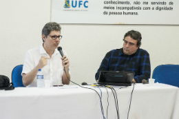 Imagem: Pela manhã, falaram o pró-reitor adjunto de Planejamento e Administração, Prof. Augusto Albuquerque, e o pró-reitor de Assuntos Estudantis, Prof. Manuel Furtado (Foto: Ribamar Neto/UFC)