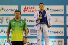 Imagem: No jiu-jítsu, faixa azul até 64 quilos, Rickson Lívio (à direita) sagrou-se campeão (Foto: CBDU)