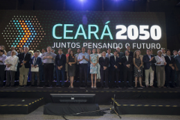 Imagem: Pessoas em cima de um palco durante apresentação do projeto Ceará 2050 (Foto: Jr Panela/UFC)
