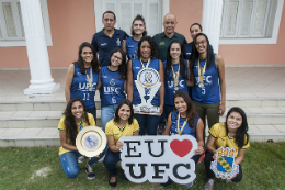 Imagem: Já a equipe feminina de futsal foi campeã regional dos Jogos das Universidades Federais, em Recife (Foto: Viktor Braga/UFC)