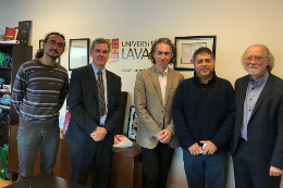 Imagem: Os professores Vicente Pinto e Marco Toledo com os diretores da Faculdade de Medicina da Université Laval (Foto: Divulgação)