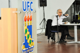 Imagem: Em 2013, Boaventura esteve na abertura do Encontro Internacional de Ecologia de Saberes, na UFC (Foto: Ribamar Neto/UFC)