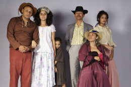 Imagem: Elenco da radionovela, formado por seis integrantes, sendo cinco adultos e uma criança (Foto: Francisco da Costa/Divulgação)