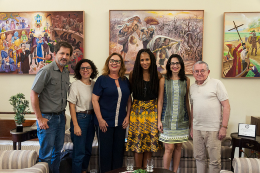 Foto do reitor Henry Campos com representantes da Fundação Maria Cecília Souto Vidigal e da Porticus América Latina