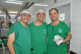 Imagem: Os médicos Edson Lucena, Carlos Augusto e Herlanio Costa, do Complexo Hospitalar da UFC (Foto: Unidade de Comunicação Social da MEAC)