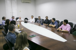 Imagem: Integrantes do Comitê de Inovação Tecnológica sentados em volta de uma grande mesa (Foto: Ribamar Neto)