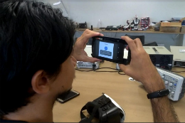Imagem: O VREye é um aplicativo de realidade aumentada que auxilia pessoas com deficiência que tenham baixa visão, miopia ou outros tipos de dificuldades visuais (Foto: Marcelo Martins)