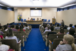 Imagem: Servidores docentes e técnico-administrativos prestigiaram o lançamento da cartilha no auditório da Reitoria  (Foto: Ribamar Neto)