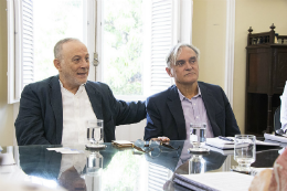 Foto do diretor-geral da Green Enesys, Josef Barr, e do pesquisador Decio Cezar da Silva, do PADETEC