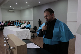 Prof. Wagner Guimarães Al-Alan discursando no púlpito