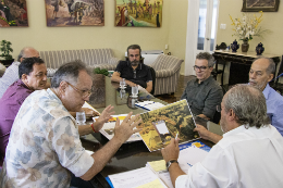 Foto da reunião do reitor com a equipe da Casa Amarela e os secretários Fabiano Piúba e Inácio Arruda