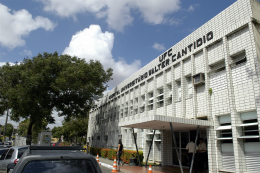 Imagem: Tanto o HUWC quanto a MEAC serão beneficiados com a compra de aventais impermeáveis (Foto: Complexo Hospitalar UFC/EBSERH)