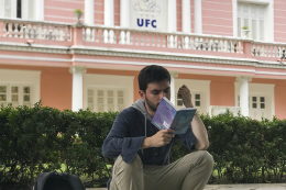 Imagem: O estudante inspira a realização de nossa atividade-fim mais percebida pela sociedade: o ensino (Foto: Viktor Braga/UFC)