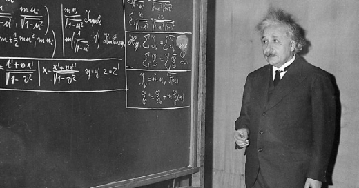 Imagem: Albert Einstein em palestra, 1934 (Foto: TWP)