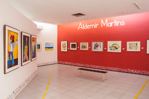 Imagem: sala com quadros do pintor cearense Aldemir Martins, no MAUC