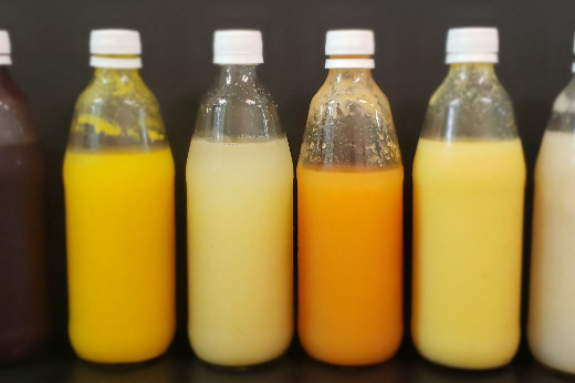 Imagem: Sucos probióticos de açaí, laranja, caju, melão, caju e cupuaçu produzidos pela pesquisa (Foto: Divulgação)