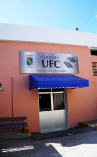 Foto da fachada do prédio da Editora da UFC.